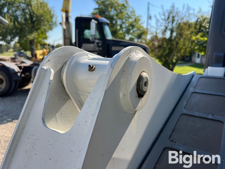 2014-bobcat-t630-image-11