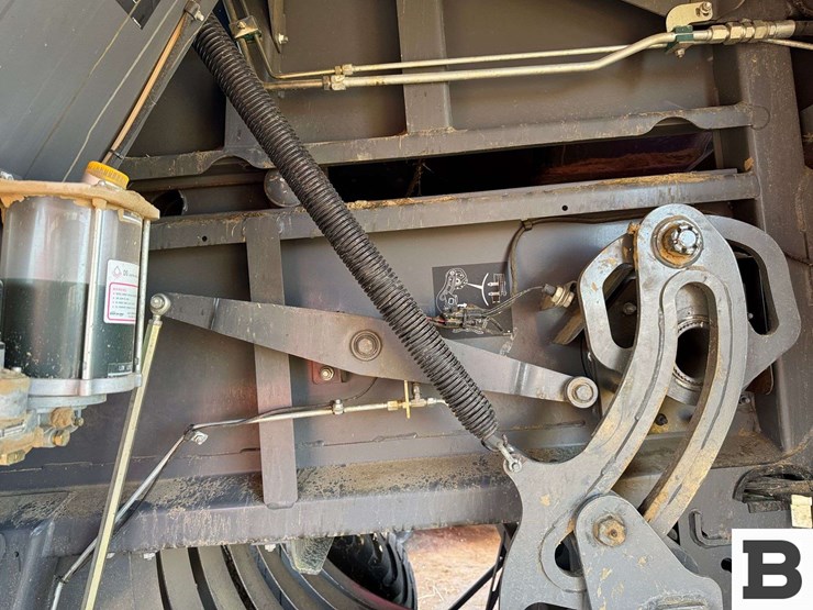 2015-massey-ferguson-2290-image-45