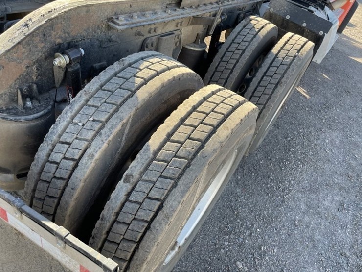 2018-peterbilt-367-image-16