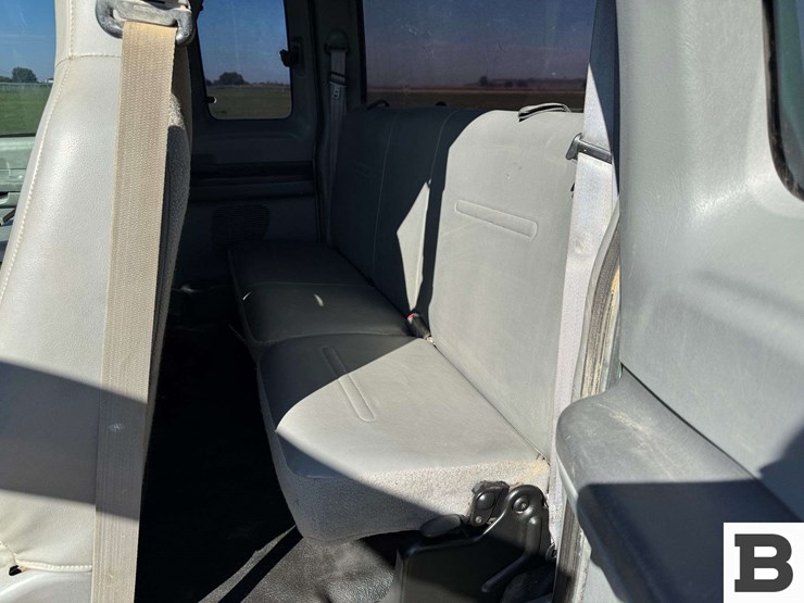 2004-ford-f350-image-26