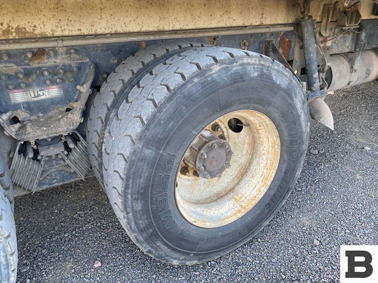 2006-peterbilt-320-image-33