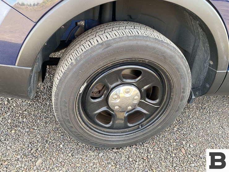 2016-ford-explorer-image-17