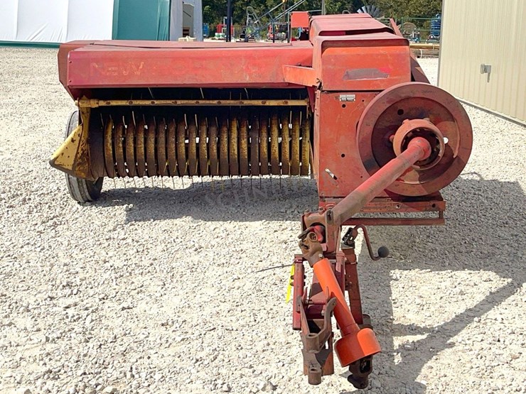 new-holland-275-image-8