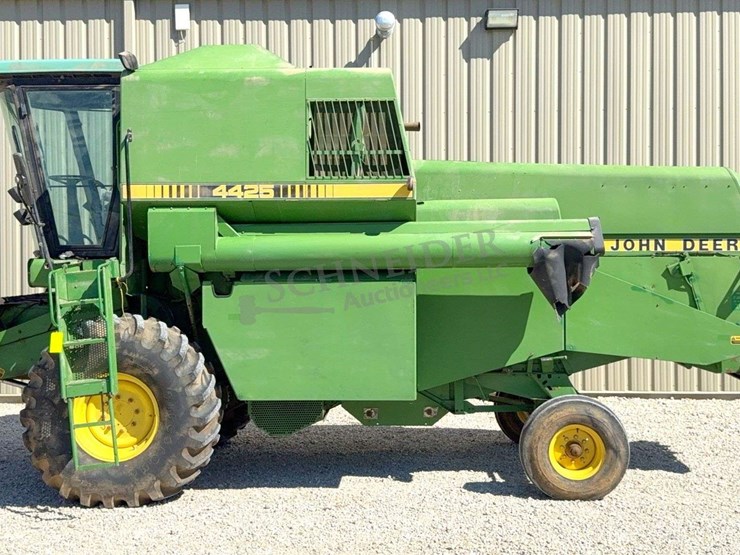 john-deere-4425-image-4