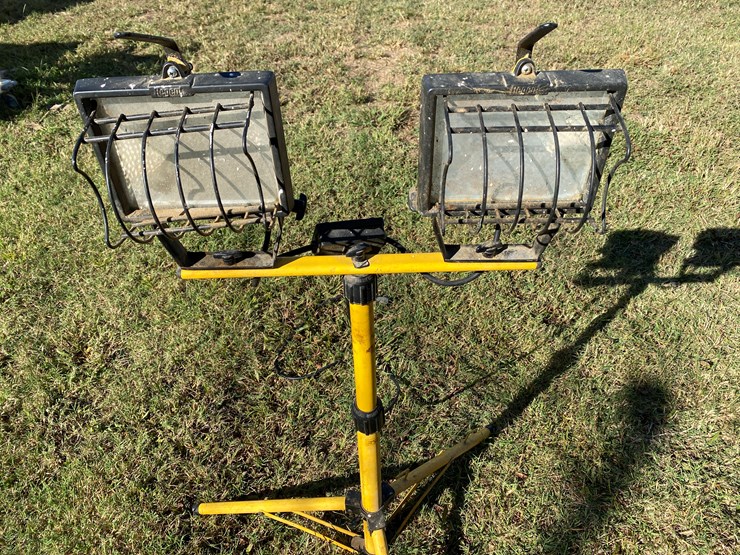 #94-•-#208-•-portable-electric-work-lights-image-3