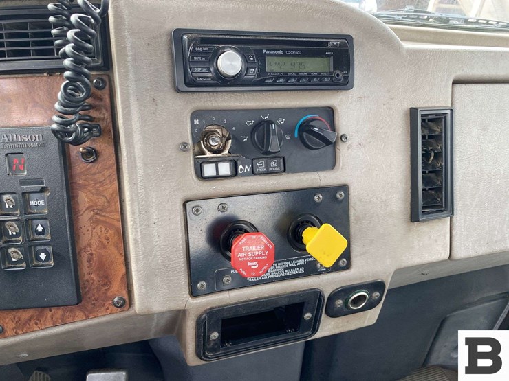 2002-peterbilt-330-image-53