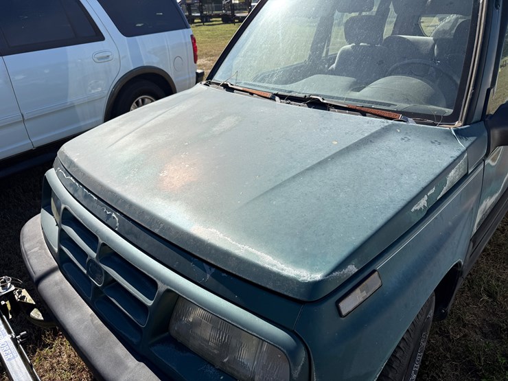 #37-•-#265-•-1996-geo-tracker-multipurpose-vehicle-(mpv)-image-2