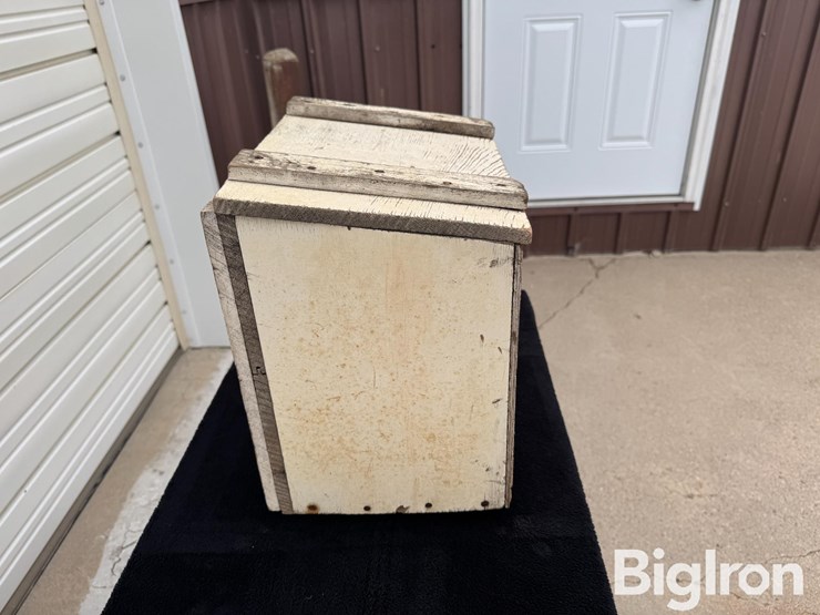 meadow-gold-antique-box-image-4