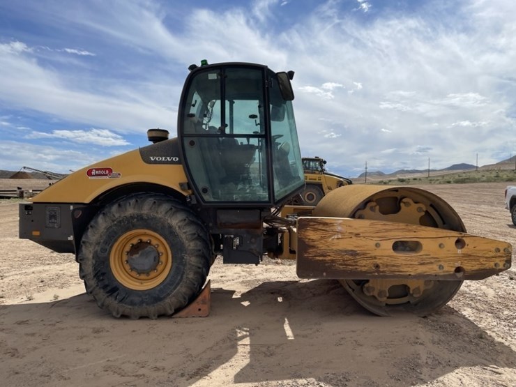 2014-volvo-sd160-vibratory-roller-image-6