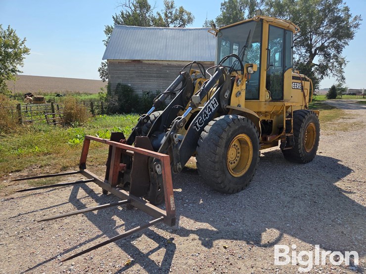 1997-deere-tc44h-image-1