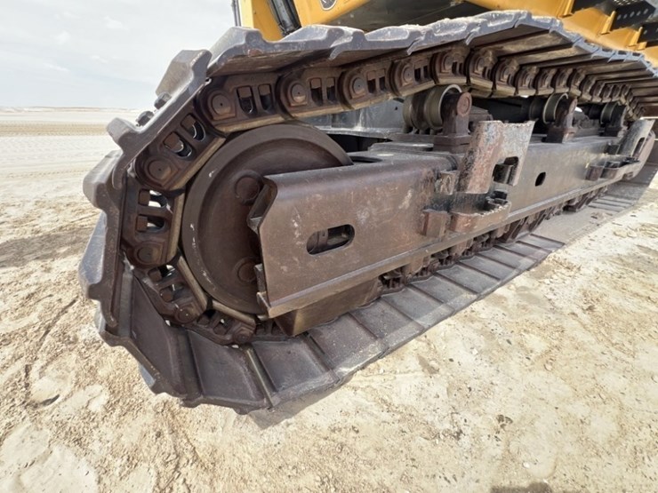 2018-deere-670g-lc-image-21