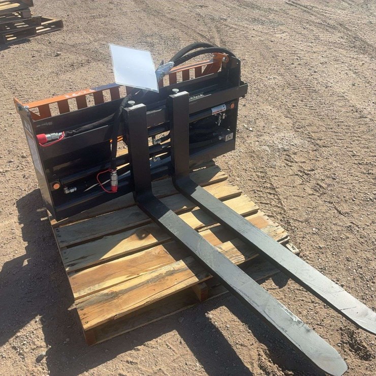 Wolverine Adjustable Pallet Fork