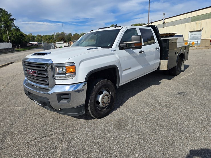 2017-gmc-sierra-3500-image-2