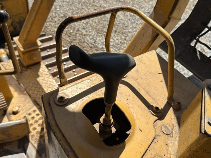 caterpillar-d4h-image-14