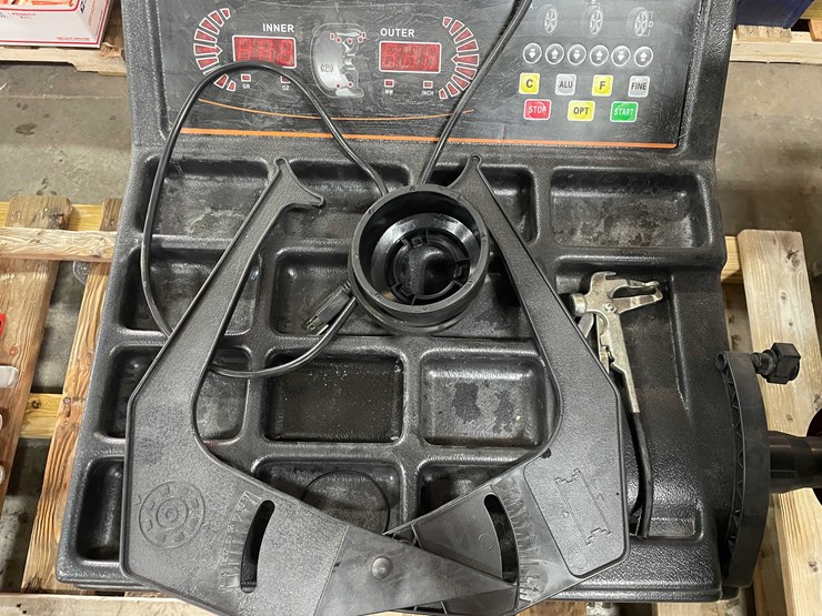 #8524-•-tire-changer-(e)-image-13