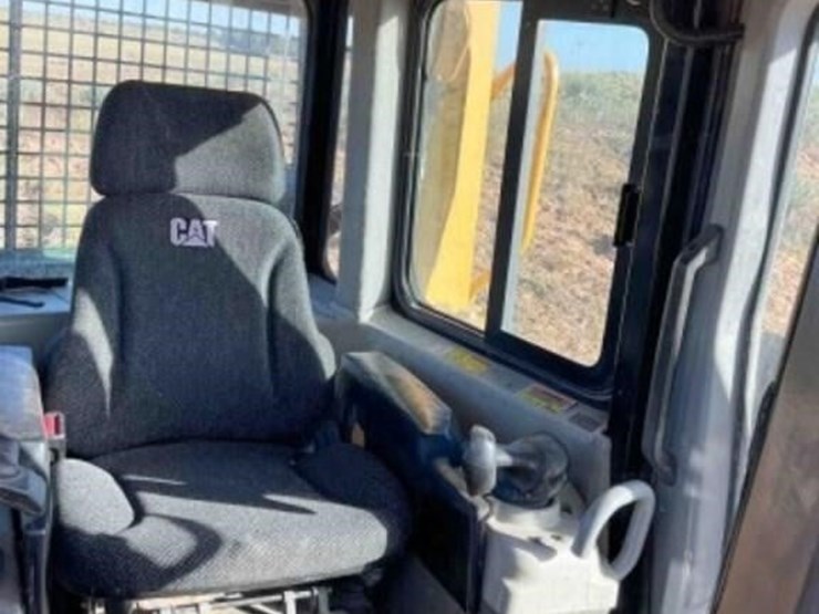 2012-6t-xl-cat-dozer-image-5