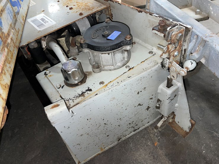 #1382-•-19'-scissor-lift-(f)-image-27