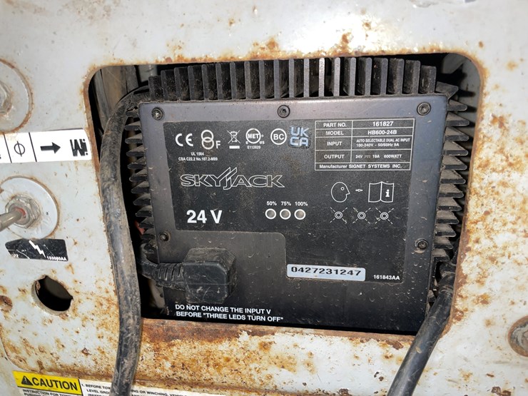 #1382-•-19'-scissor-lift-(f)-image-34