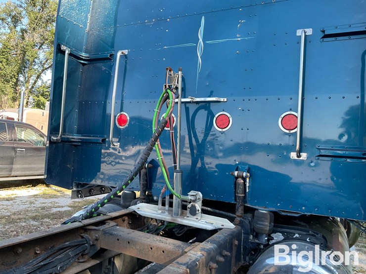 2006-peterbilt-379-image-16