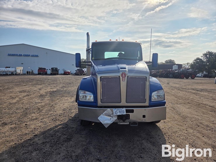 2019-kenworth-t880-image-2