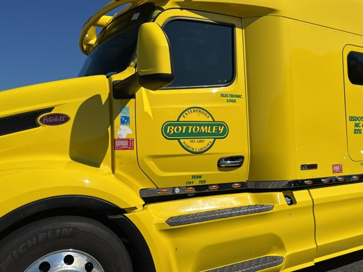 2023-peterbilt-579-image-29