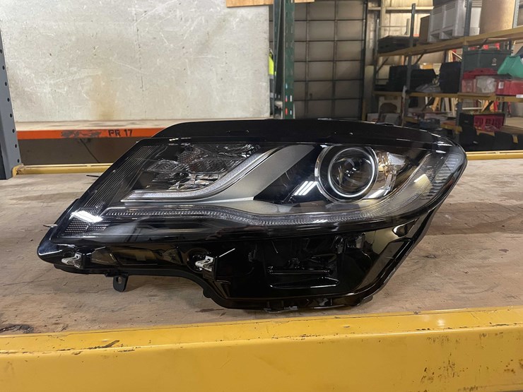 #8606-•-lincoln-suv-headlights-(pr12)-image-1