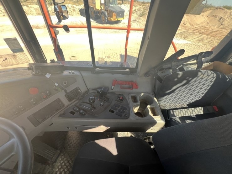 2020-volvo-a60h-image-56