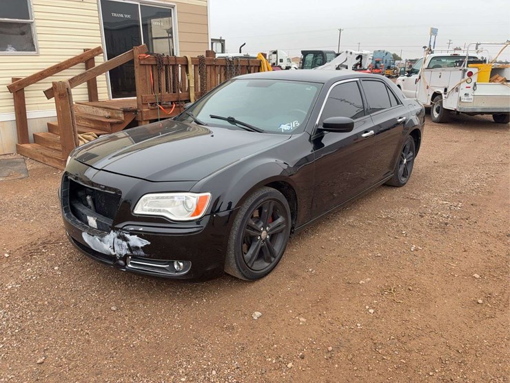 2012-chrysler-300-c-sedan-4d-image-1