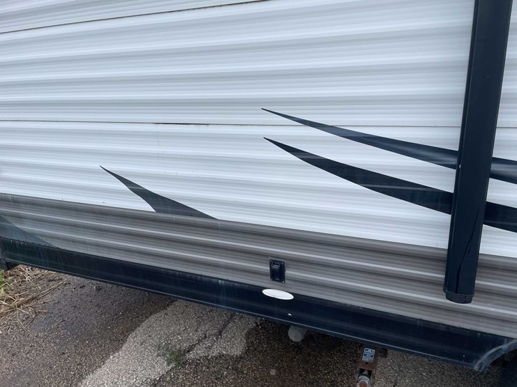 #1378-•-2015-salem-cruise-lite-camper-(no-title)-(of)-image-23