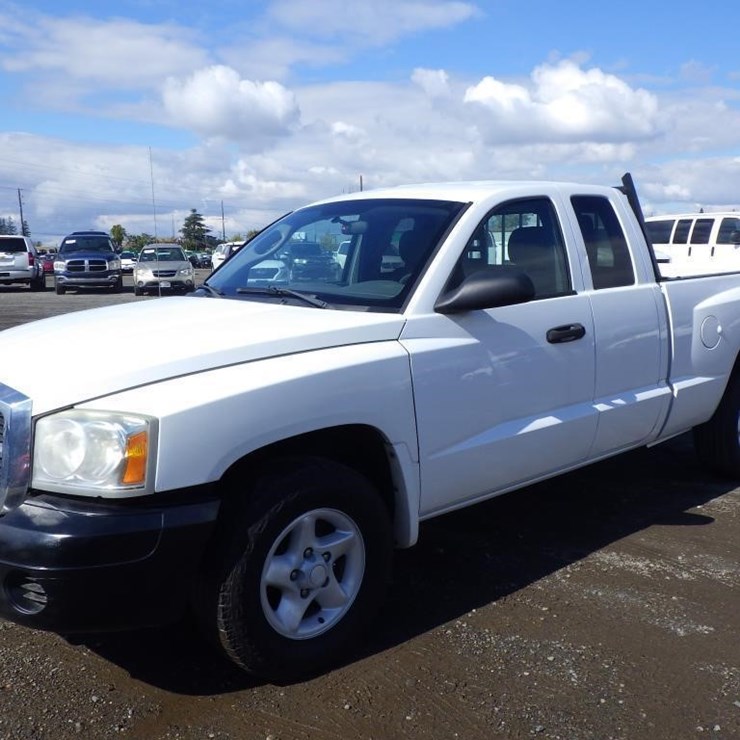 2005 DODGE DAKOTA