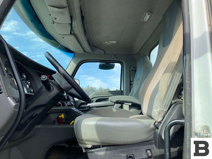 2017-kenworth-t880-image-51