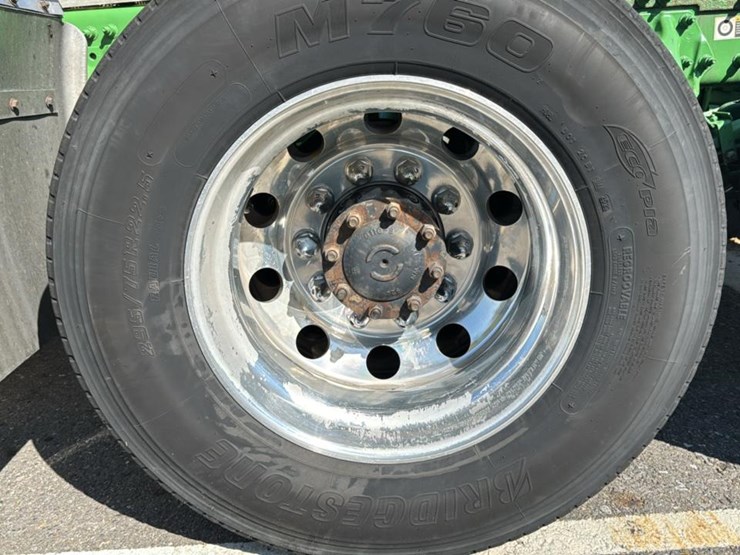 2023-peterbilt-579-image-15