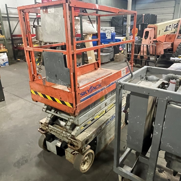 #1382 • 19' Scissor Lift (F)