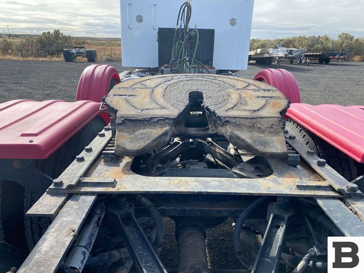 2013-kenworth-t800-image-35