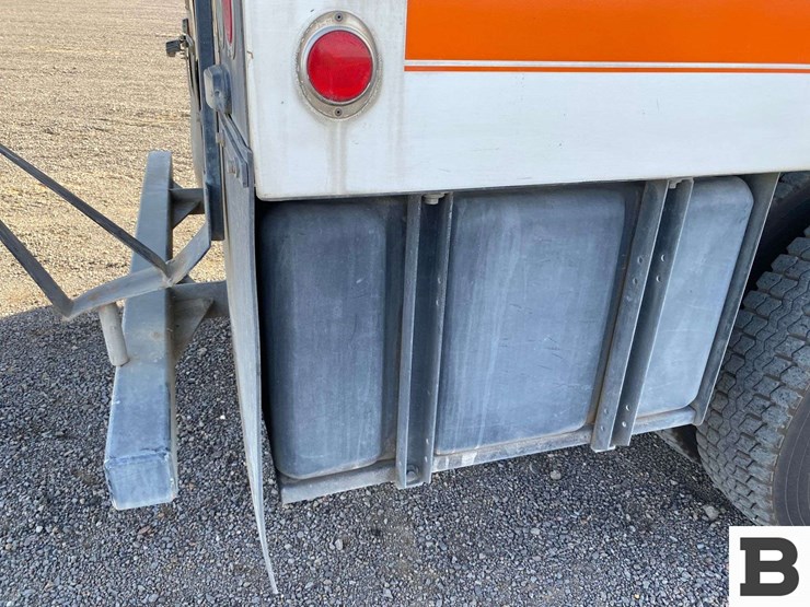 2017-mack-granite-gu713-image-52