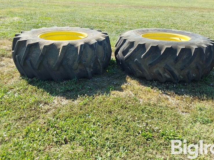 armstrong-/-firestone-24.5x32-bar-tires-on-john-deere-rims-image-6
