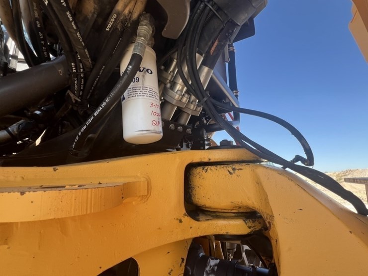 2020-volvo-a60h-image-15