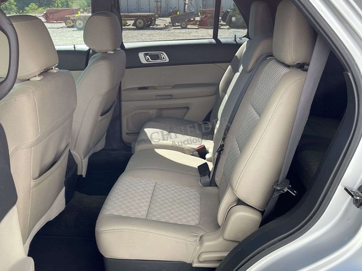 2013-ford-explorer-image-47