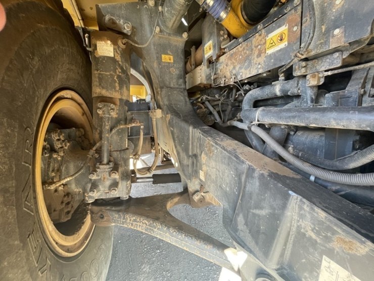 2015-komatsu-hd605-7e0-image-17