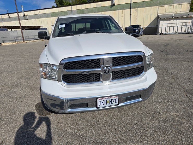 2020-ram-1500-classic-image-28