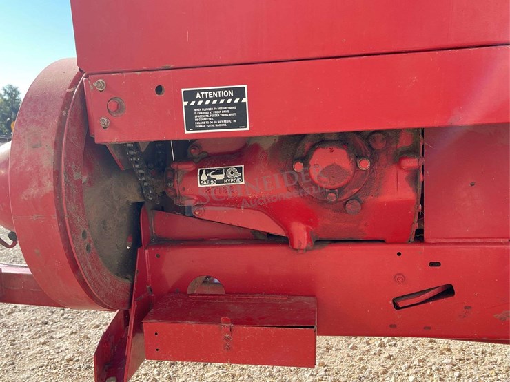 new-holland-565-image-29