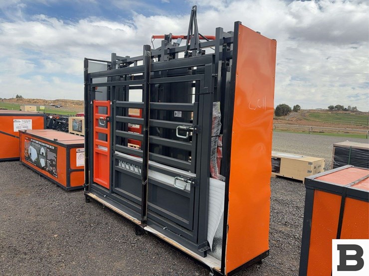 tmg-tmg-csc11-10’-cattle-squeeze-chute-with-weight-scale-image-4