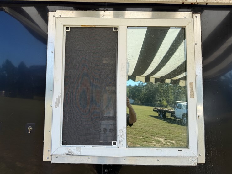 #17-•-#100a-•-food-trailer-image-16