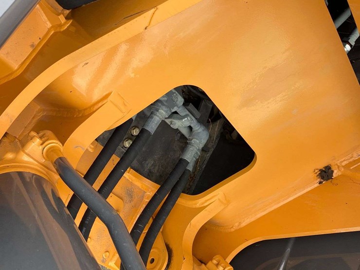 2016-case-cx160d-image-54