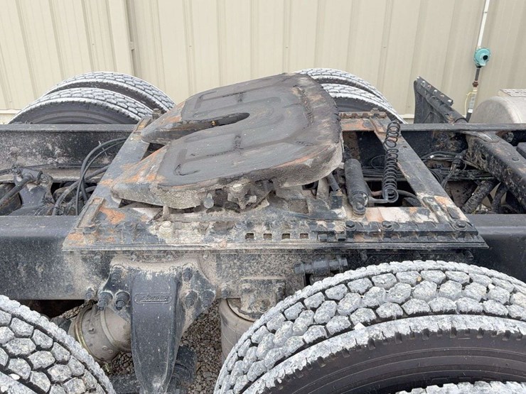 2012-freightliner-cascadia-113-image-25