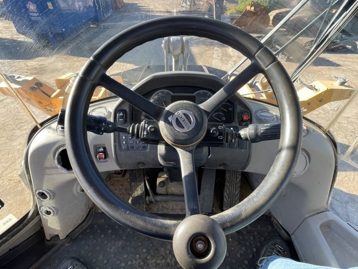 2020-volvo-l70h-image-28