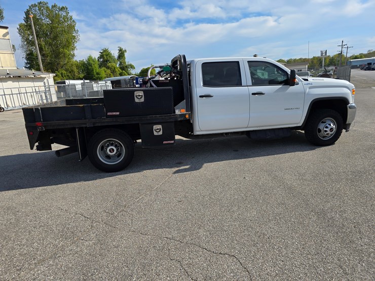 2017-gmc-sierra-3500-image-26