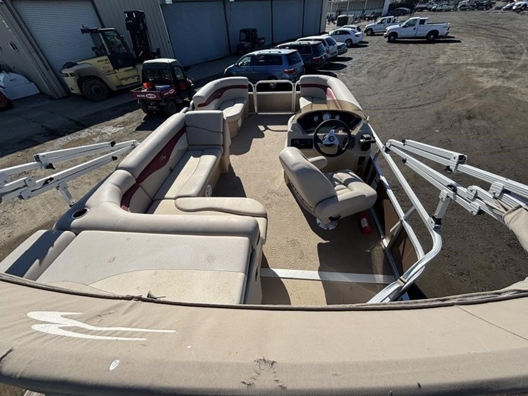 2011-unknown-trailer-image-10