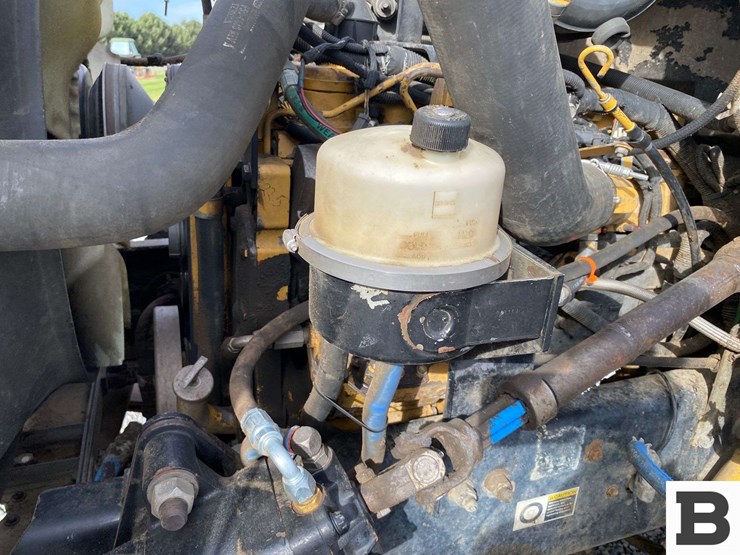 2003-peterbilt-330-image-30