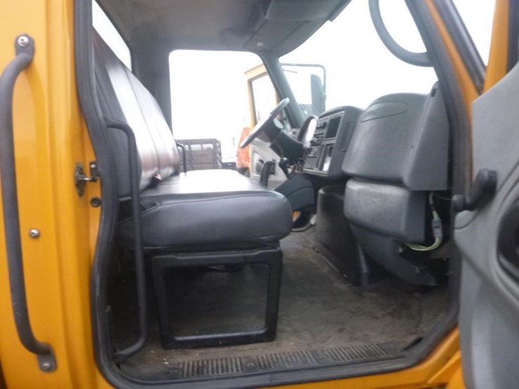 2004-international-durastar-4200-image-12